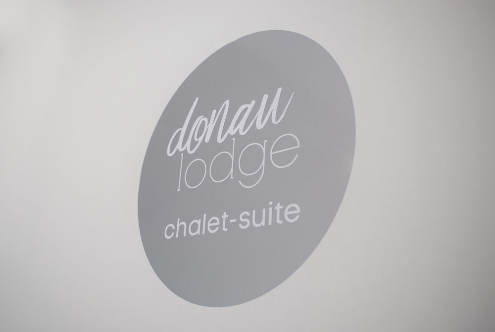 donau_lodge_suite_6_logo_WEB.jpg