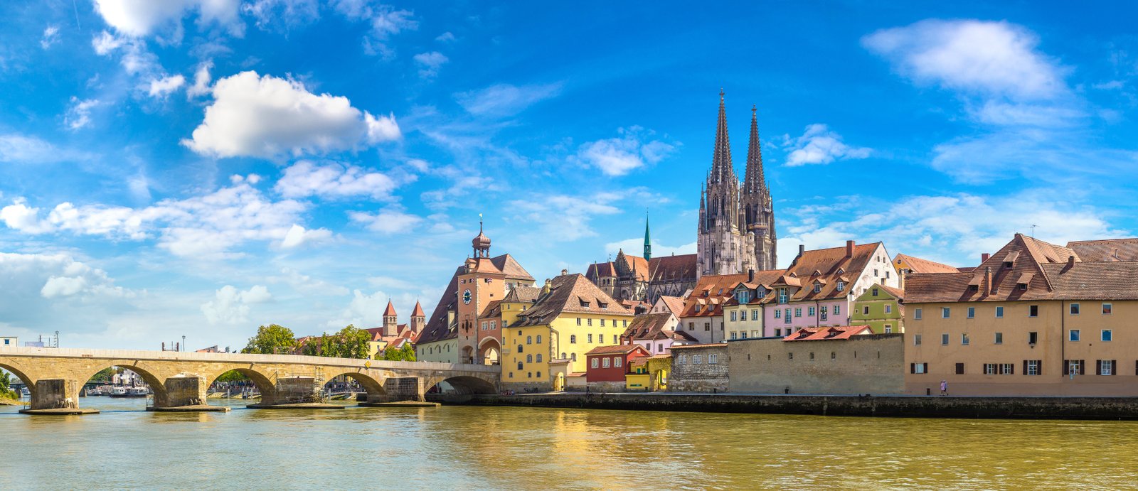 Regensburg Steinerne Bruecke und Dom